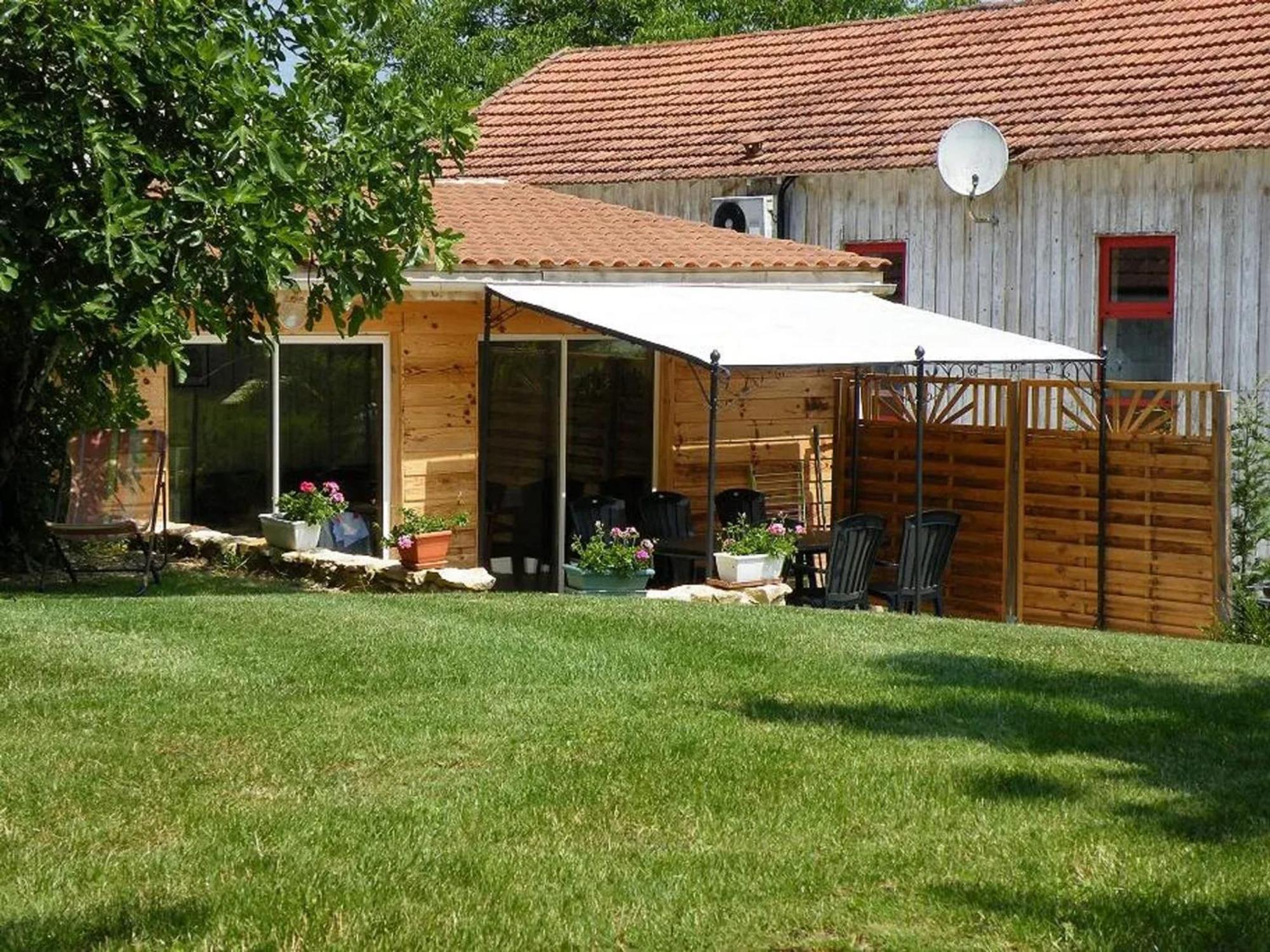 Charmante Maison Avec Piscine Partagee A Le Buisson-De-Cadouin Exterior photo
